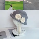 Mode Style français camélia fleur casquette Curl bord Hepburn Floral melon chapeau britannique élégant femmes formel chapeau dame Mode Style français camélia fleur casquette Curl bord Hepburn Floral melon chapeau britannique élégant femmes formel chapeau dame