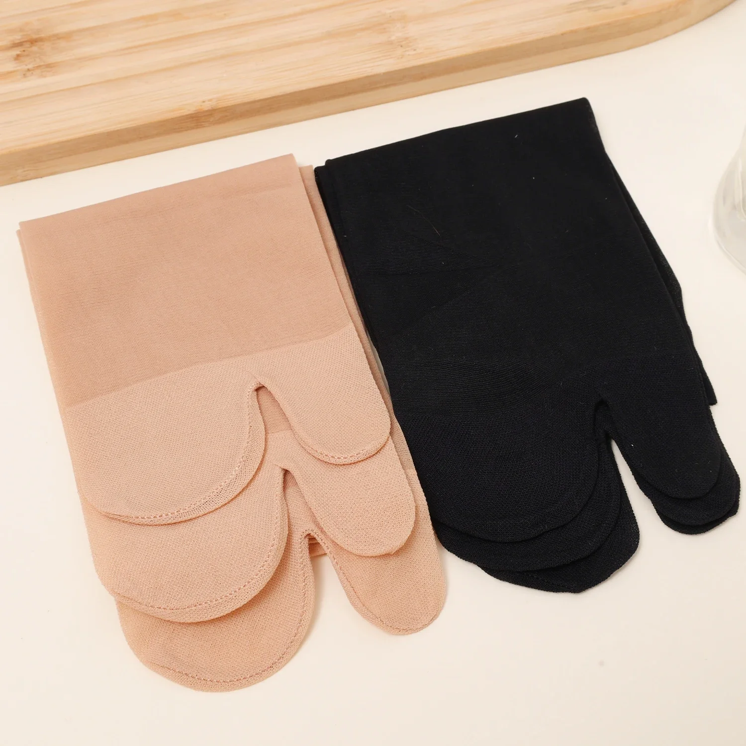 chaussettes d'été respirantes à bout fendu, ultra fines, en soie cristal clair, bas cool pour femmes et hommes, couleur unie, chaussettes japonaises à deux orteils chaussettes d'été respirantes à bout fendu, ultra fines, en soie cristal clair, bas cool pour femmes et hommes, couleur unie, chaussettes japonaises à deux orteils