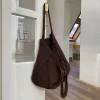 Sac à main tricoté rétro pour femmes, nouvelle édition coréenne, sac tricoté de couleur unie, sac de voyage de grande capacité, automne hiver Sac à main tricoté rétro pour femmes, nouvelle édition coréenne, sac tricoté de couleur unie, sac de voyage de grande capacité, automne hiver