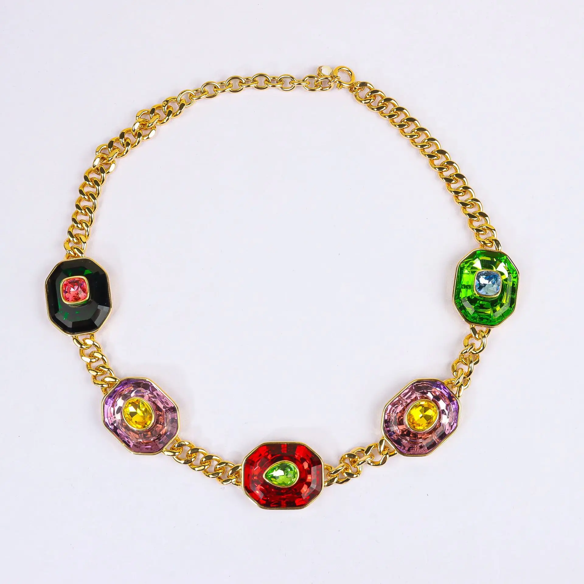 ensemble de bijoux en cristal pour femmes, collier et boucles d'oreilles de luxe léger, accessoires dopamine colorés ensemble de bijoux en cristal pour femmes, collier et boucles d'oreilles de luxe léger, accessoires dopamine colorés
