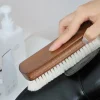 brosse à chaussures en laine, soins du cuir, vernis à chaussures, nettoyant pour bottes, soins de chaussures, brosse à chaussures multifonctionnelle en laine douce avec manche en bois