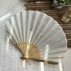 Éventail pliant en bambou en tissu de soie en forme de coquille rétro de style japonais avec pendentif, éventails à main de mariage, os d'éventail incurvé de couleur unie