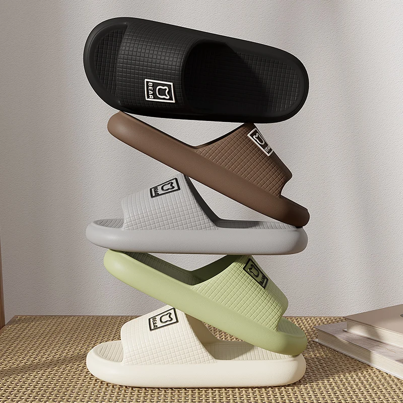 qyckaby pantoufles d'intérieur et d'extérieur pour hommes et femmes, sandales non aldes, chaussures de plage décontractées, semelle souple, tongs de dessin animé, chaussure de couple, nouveau, 2024 qyckaby pantoufles d'intérieur et d'extérieur pour hommes et femmes, sandales non aldes, chaussures de plage décontractées, semelle souple, tongs de dessin animé, chaussure de couple, nouveau, 2024