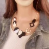 collier bavoir de style ethnique vintage avec pendentifs décoratifs en bois, collier folklorique unique fait à la main pour femmes, usage quotidien