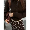 cardigan : pull ouvert sur le devant en tricot épais avec boutons en bois et bordure à franges, coupe décontractée à manches longues pour le bureau boho