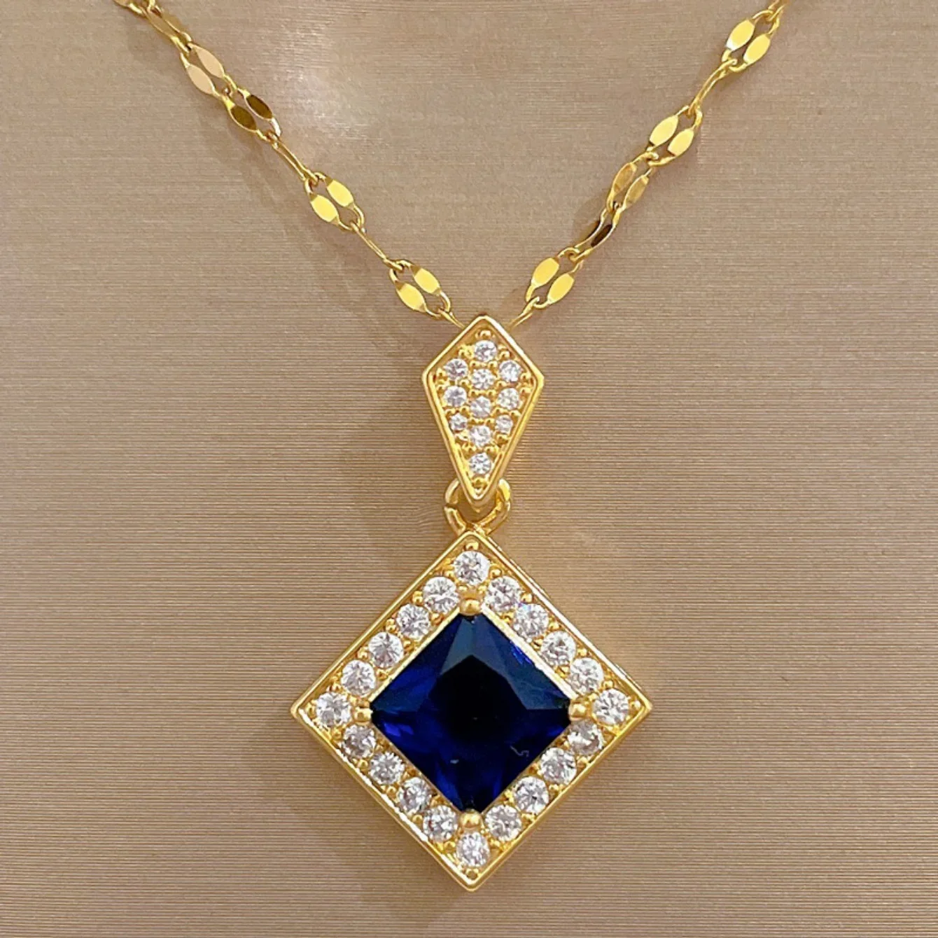 ensemble de bijoux carrés géométriques exquis | ensemble collier et boucles d'oreilles | accessoire de mariée de mode | cadeau de charme romantique pour dames ensemble de bijoux carrés géométriques exquis | ensemble collier et boucles d'oreilles | accessoire de mariée de mode | cadeau de charme romantique pour dames