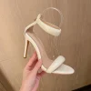 sandales femmes 2025 style concis sandales à une sangle pour filles femmes sexy talon aiguille dos fermeture éclair couverture talons été sandalias or