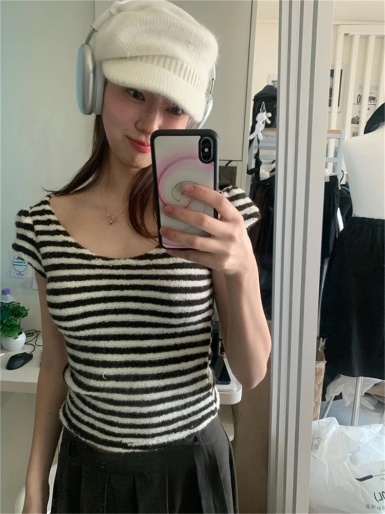 Économie grunge vintage à rayures pour femmes, t shirts courts dégradés esthétiques, fond en fourrure y2k, streetwear harajuku Économie grunge vintage à rayures pour femmes, t shirts courts dégradés esthétiques, fond en fourrure y2k, streetwear harajuku