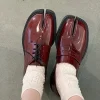 tabi ninja – chaussures unisexes pour hommes et femmes, mocassins à semelle épaisse et bout fendu, mocassins en cuir verni pour couple, chaussures de marche en plein air