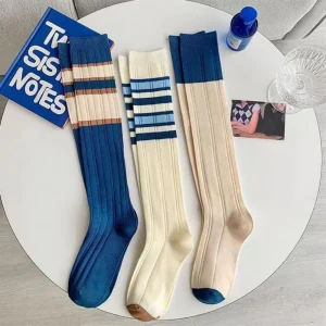 Femmes nouveaux bas japonais hiver épaissir chaud court coton décontracté multicolore rayé chaussettes cuisse haute chaussettes pour les femmes