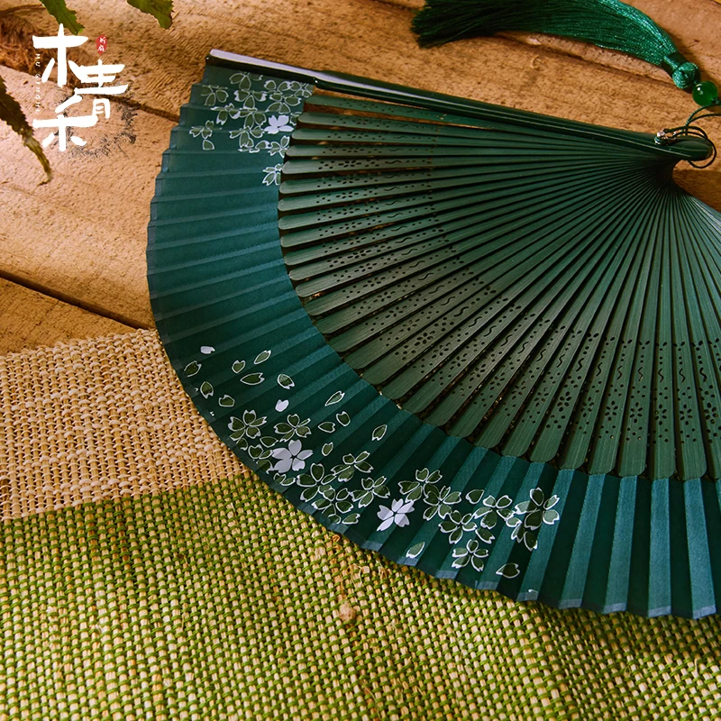 Éventail pliable portable de 21cm, style chinois rétro série verte dégradé de fleurs de cerisier pour danse quotidienne cheongsam Éventail pliable portable de 21cm, style chinois rétro série verte dégradé de fleurs de cerisier pour danse quotidienne cheongsam