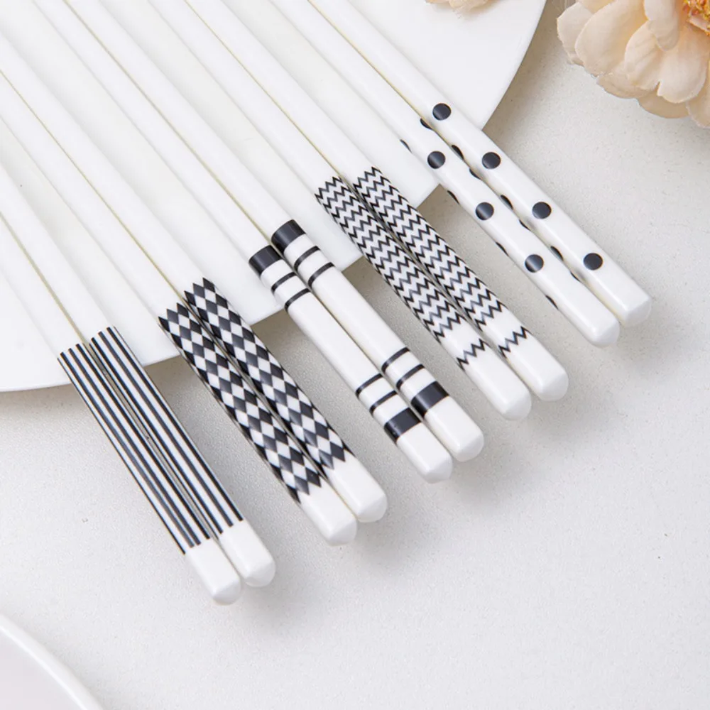 baguettes chinoises simples en céramique, 5 paires de baguettes à motifs géométriques, style ins, anti brûlure, résistantes au moule, pour sushi baguettes chinoises simples en céramique, 5 paires de baguettes à motifs géométriques, style ins, anti brûlure, résistantes au moule, pour sushi