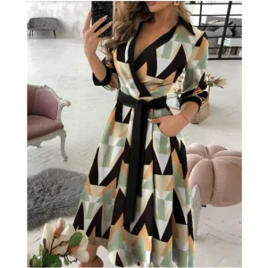 Robe portefeuille à ceinture pour femme, vente chaude, coupe ample, imprimé multi-motifs, adaptée aux transitions saisonnières Robe portefeuille à ceinture pour femme, vente chaude, coupe ample, imprimé multi-motifs, adaptée aux transitions saisonnières