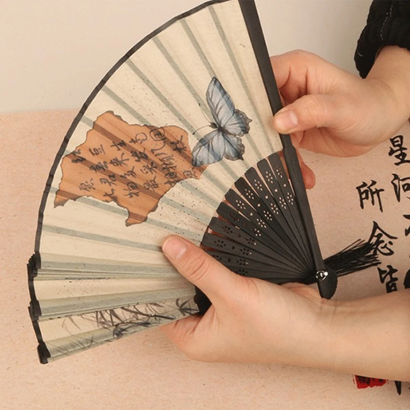 Éventail pliant de style rétro pour femme, motif japonais, tissu rétro, artisanat d'art, cadeau, décoration de la maison, ornement, éventail à main dansant Éventail pliant de style rétro pour femme, motif japonais, tissu rétro, artisanat d'art, cadeau, décoration de la maison, ornement, éventail à main dansant