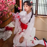 Robe Kimono en Satin pour femmes, Anime japonais, Geisha Yukata, Robe douce, peignoir en fleurs, vêtements de nuit pour Fans, ensemble de chaussettes Tabi, blanc Sakura