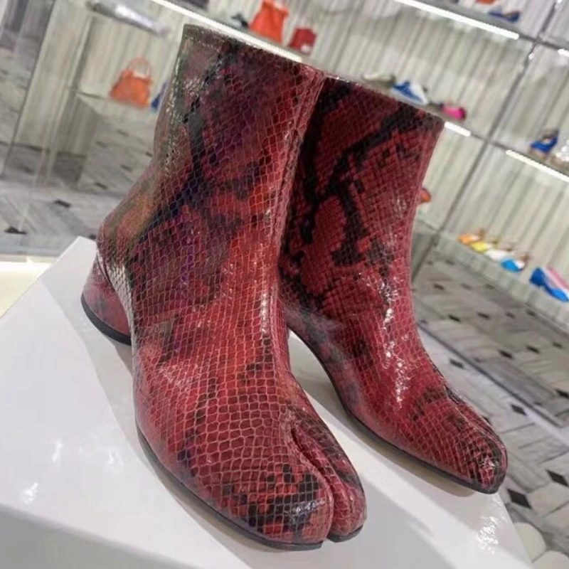 tabi bottes noires fendues pour femme, design de marque, chaussures de rinçage imprimées pour salle, escarpins épais à talons hauts pour femme, hiver tabi bottes noires fendues pour femme, design de marque, chaussures de rinçage imprimées pour salle, escarpins épais à talons hauts pour femme, hiver