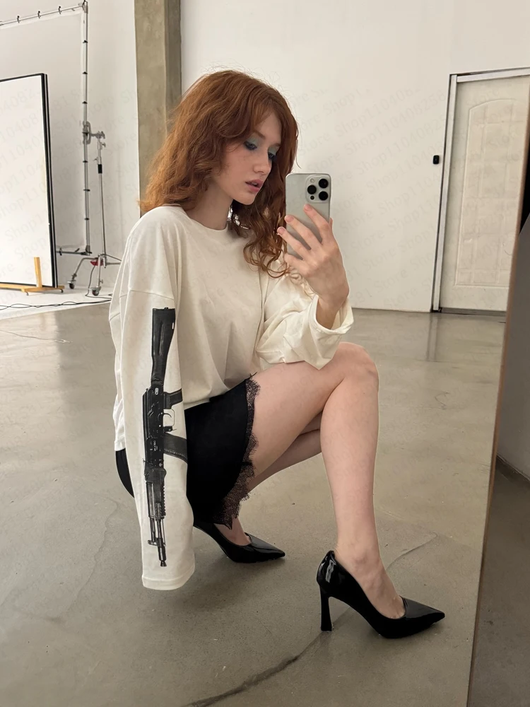 Harajuku années 90 streetwear gothique bébé T-shirt avec motif imprimé pistolet T-shirt à manches longues Emo fille coupe ajustée Y2K Kawaii haut tendance Harajuku années 90 streetwear gothique bébé T-shirt avec motif imprimé pistolet T-shirt à manches longues Emo fille coupe ajustée Y2K Kawaii haut tendance