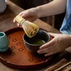 fouet à thé matcha japonais (chasen), cuillère à thé (chashaku), thé matcha
