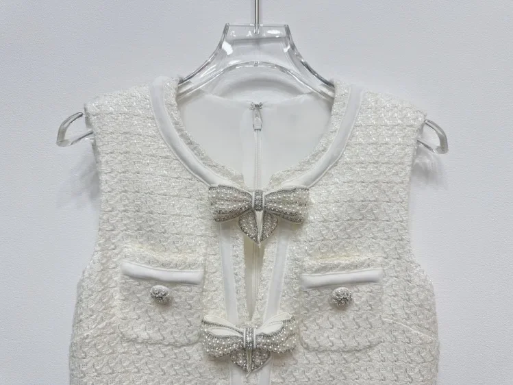 robes féminines élégantes blanc cassé, mini robe sans manches avec nœud, taille haute, coupe cintrée robes féminines élégantes blanc cassé, mini robe sans manches avec nœud, taille haute, coupe cintrée