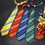 Poudlard Badge cravate Gryffondor Slythérines collège étudiant nœud hommes et femmes JK uniforme nœud papillon Robes accessoires de Costume accessoires Poudlard Badge cravate Gryffondor Slythérines collège étudiant nœud hommes et femmes JK uniforme nœud papillon Robes accessoires de Costume accessoires