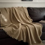 La couverture d&rsquo;été de style japonais est légère et respirante en fil à six couches pour une sieste décontractée, facile à transporter