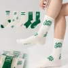 chaussettes vertes en coton à la mode, style japonais ins, tube moyen, harajuku, chaussettes de sport d'automne et d'hiver pour femmes et hommes