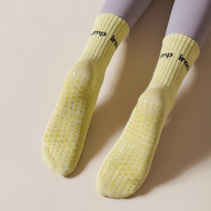chaussettes de yoga antidérapantes pour femmes, chaussettes de pilates, bas de sport à haute élasticité, bas à tube moyen, respirants, absorbent la sueur chaussettes de yoga antidérapantes pour femmes, chaussettes de pilates, bas de sport à haute élasticité, bas à tube moyen, respirants, absorbent la sueur