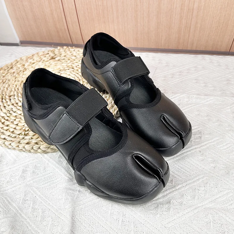 Tabi chaussures nouvelle mode boucle de ceinture chaussures à bout fendu baskets dames en cuir chaussures plates Mary Jane décontracté pour les femmes 2026 Tabi chaussures nouvelle mode boucle de ceinture chaussures à bout fendu baskets dames en cuir chaussures plates Mary Jane décontracté pour les femmes 2026