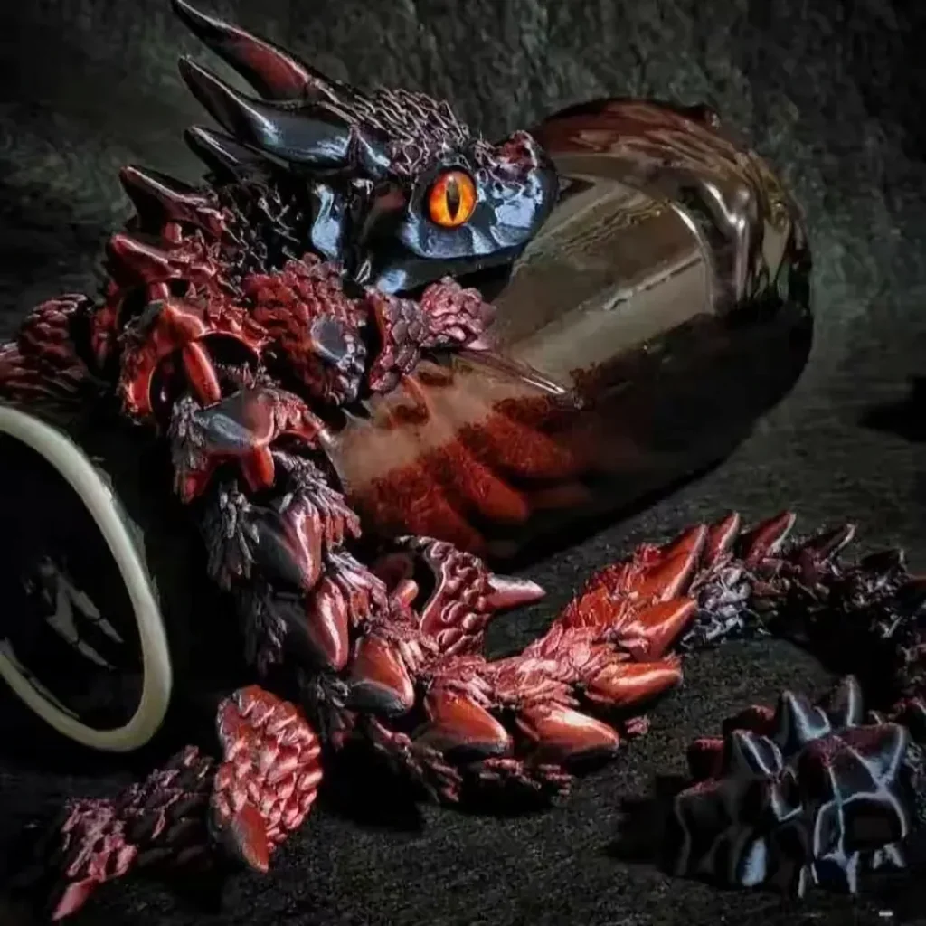Charmante figurine de dragon à double corne imprimée en 3D, avec yeux aléatoires, idéale pour l’ornement de voiture, la décoration de la maison et de la voiture, le salon, 1 pièce Charmante figurine de dragon à double corne imprimée en 3D, avec yeux aléatoires, idéale pour l’ornement de voiture, la décoration de la maison et de la voiture, le salon, 1 pièce