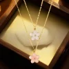 pendentif fleur de cerisier ; tour de cou attrayant pour les filles ; cadeau idéal pour les bijoux de mariage ou de fête pour les femmes