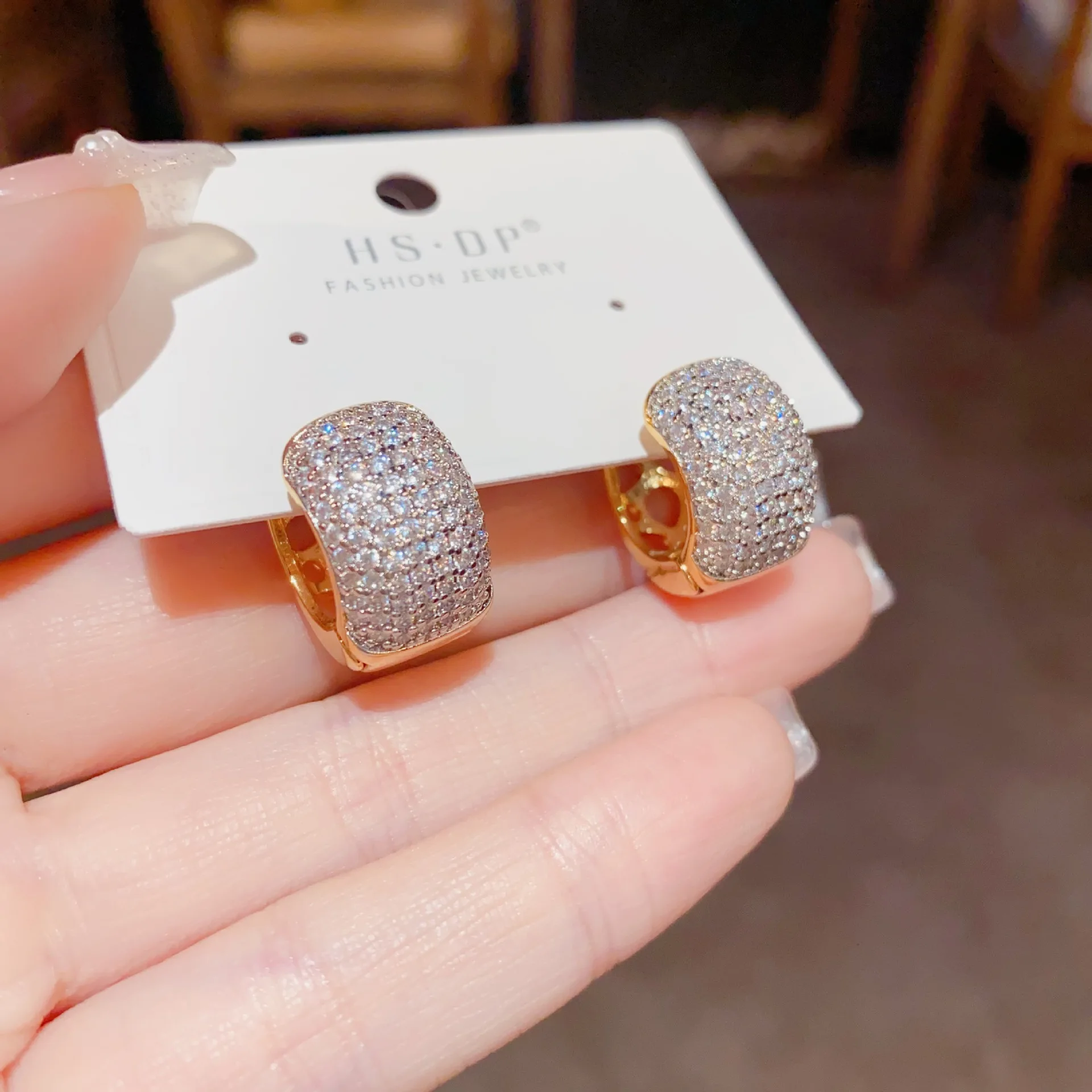 Boucles d’oreilles en Micro cercles incrustés de haute qualité, exquises, simples, exquises, du japon et de la corée du sud, Design Unique et à la mode Boucles d’oreilles en Micro cercles incrustés de haute qualité, exquises, simples, exquises, du japon et de la corée du sud, Design Unique et à la mode