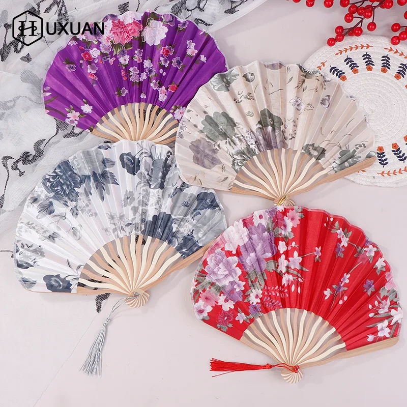 Éventail pliant en soie de style chinois japonais, éventail de mariage, cadeaux artistiques, éventail à main de danse, éventail de fleurs pliable en bambou vintage Éventail pliant en soie de style chinois japonais, éventail de mariage, cadeaux artistiques, éventail à main de danse, éventail de fleurs pliable en bambou vintage