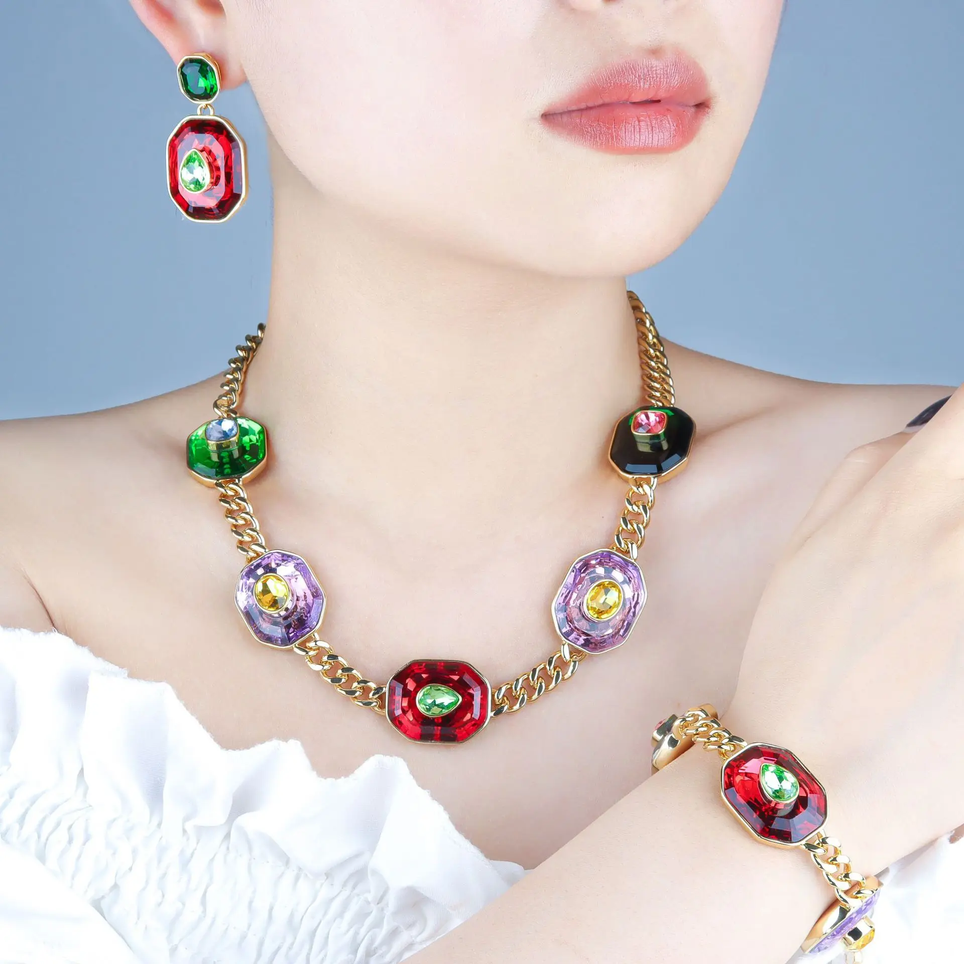 ensemble de bijoux en cristal pour femmes, collier et boucles d'oreilles de luxe léger, accessoires dopamine colorés ensemble de bijoux en cristal pour femmes, collier et boucles d'oreilles de luxe léger, accessoires dopamine colorés