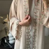 abaya beige élégant de dubaï pour femmes musulmanes – intrument conçu avec une pièce de broderie multicolore dans la mode modeste islamique