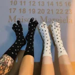 Chaussettes fendues en jacquard japonais pour femmes, coton peigné numérique, mode coréenne Harajuku, chaussettes Tabi à deux doigts, chic Chaussettes fendues en jacquard japonais pour femmes, coton peigné numérique, mode coréenne Harajuku, chaussettes Tabi à deux doigts, chic