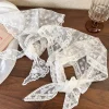 foulard enveloppant de tête en dentelle florale rétro, foulard de cou triangulaire brodé pour femmes, accessoire bandana de cheveux pour photographie de voyage vintage