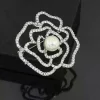 broches ornementales chics avec nœud en perles et strass vintage ; accessoire flexible pour tous les cadeaux de tenue pour femmes.