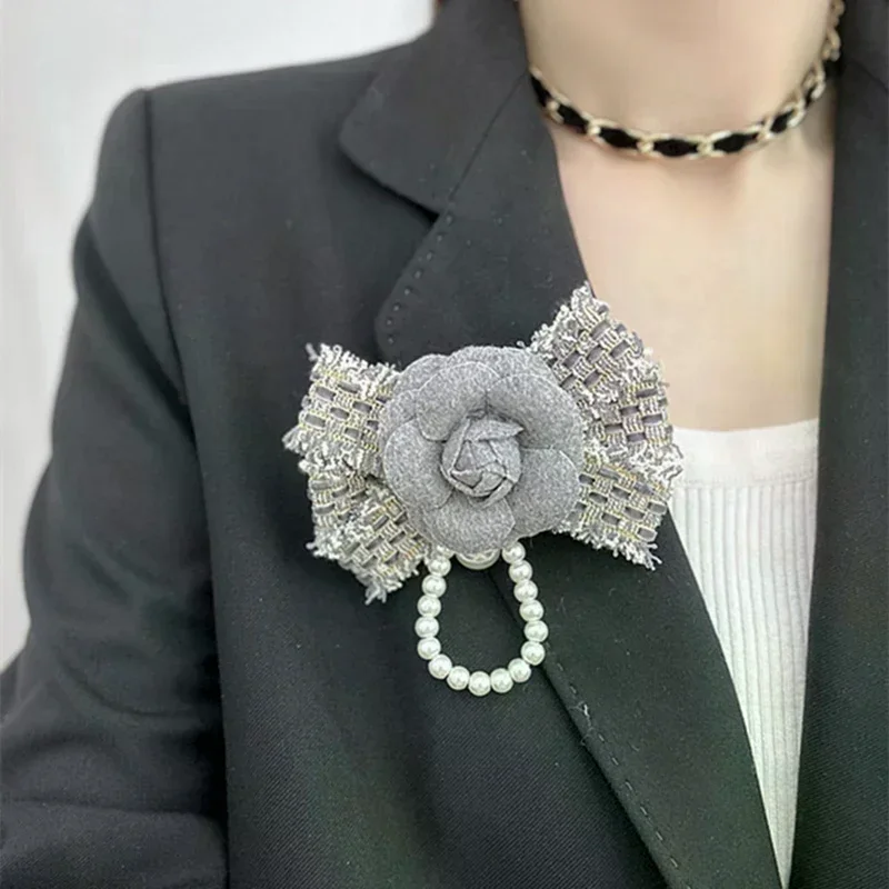 ruban noir, petit nœud à carreaux parfumé, broche à pampilles en perles de camélia, broche à nœud papillon deuil noir ruban noir, petit nœud à carreaux parfumé, broche à pampilles en perles de camélia, broche à nœud papillon deuil noir