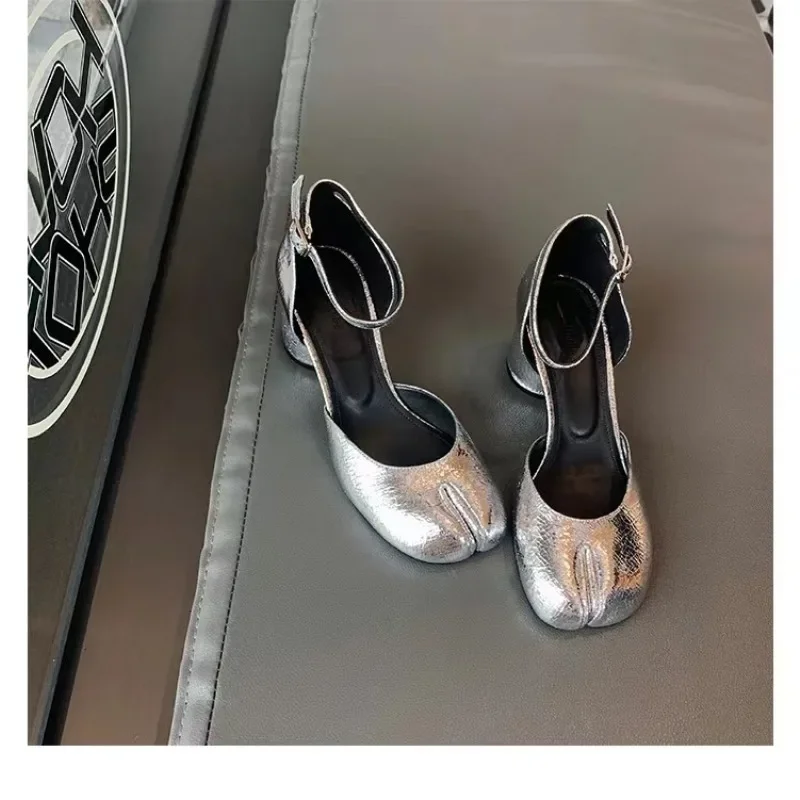 mode tabi ninja chaussures femmes bout fendu peu profond talon épais sandales simple mi talon mary janes chaussures femmes pompes mode tabi ninja chaussures femmes bout fendu peu profond talon épais sandales simple mi talon mary janes chaussures femmes pompes
