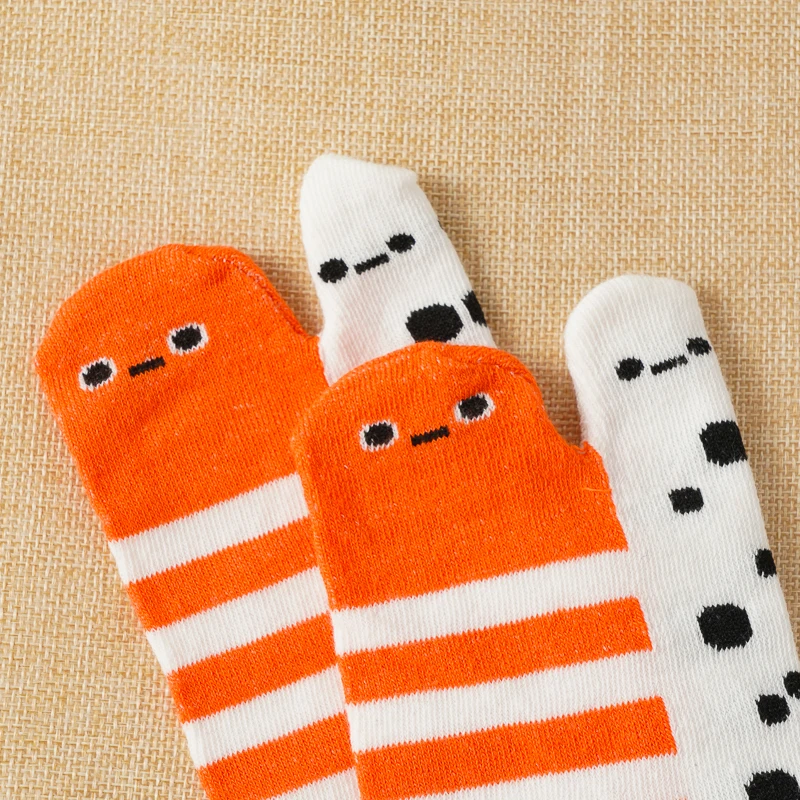 chaussettes amusantes et mignonnes à bout fendu pour femmes, chaussettes courtes imprimées de baleine de requin de dessin animé, douces, confortables et respirantes pour étudiants chaussettes amusantes et mignonnes à bout fendu pour femmes, chaussettes courtes imprimées de baleine de requin de dessin animé, douces, confortables et respirantes pour étudiants