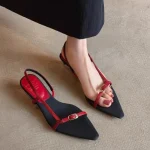 Les sandales pour femmes sont à la mode et haut de gamme pour porter en été, nouveau style exquis 2025 avec jupes et chaussures Les sandales pour femmes sont à la mode et haut de gamme pour porter en été, nouveau style exquis 2025 avec jupes et chaussures