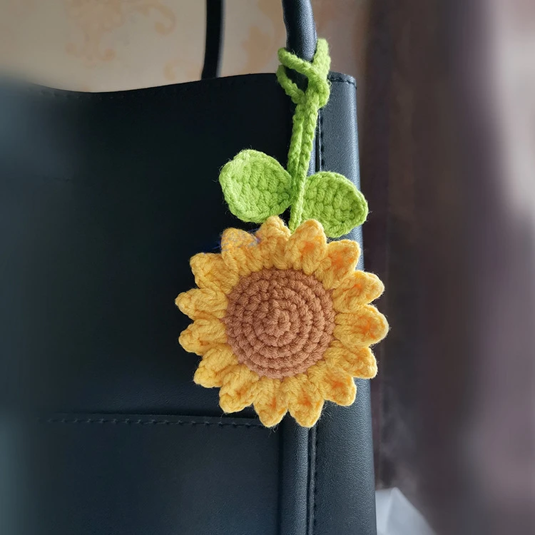 pendentif fleur de marguerite fait à la main au crochet pour sac à main, produits finis au crochet, porte clés à fleurs tricotées, accessoires au crochet pendentif fleur de marguerite fait à la main au crochet pour sac à main, produits finis au crochet, porte clés à fleurs tricotées, accessoires au crochet