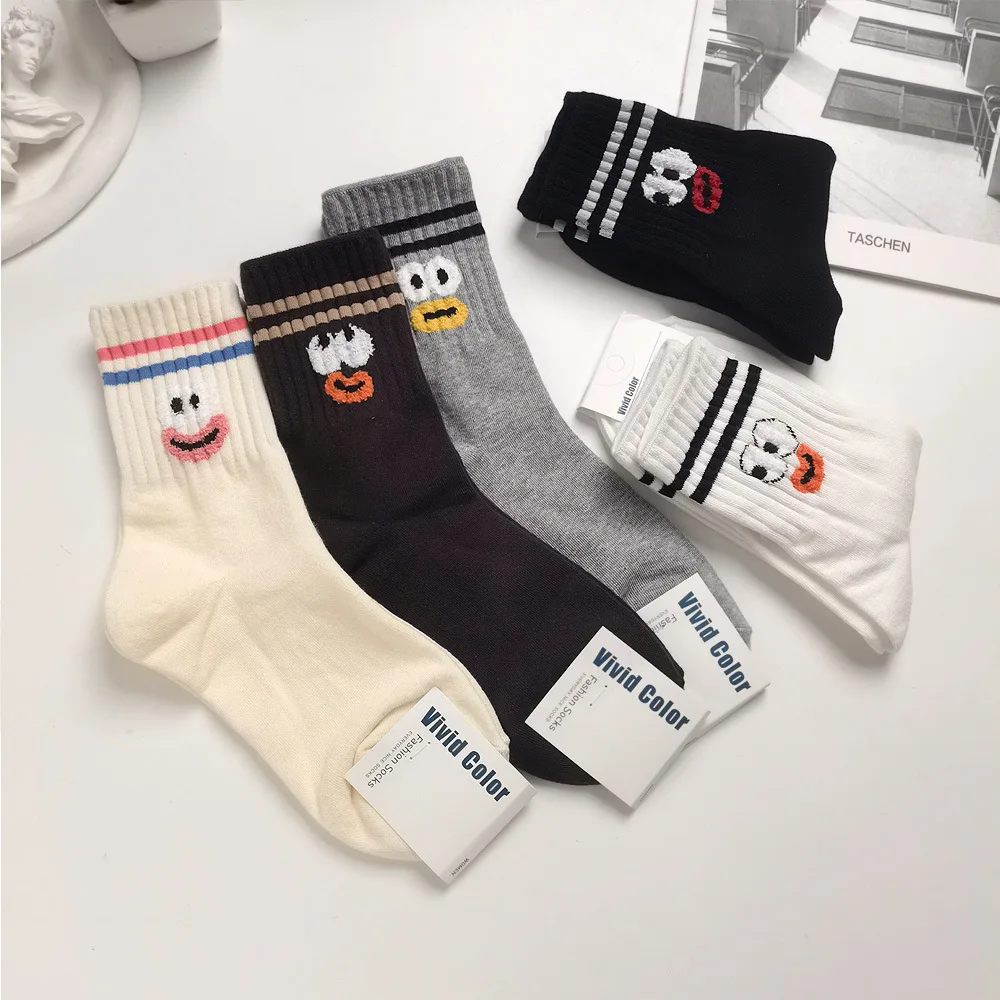 chaussettes de créateurs style coréen dessin animé mignon expression ludique chaussettes femmes à la mode japonais pur coton amusant original mi mollet chaussettes chaussettes de créateurs style coréen dessin animé mignon expression ludique chaussettes femmes à la mode japonais pur coton amusant original mi mollet chaussettes