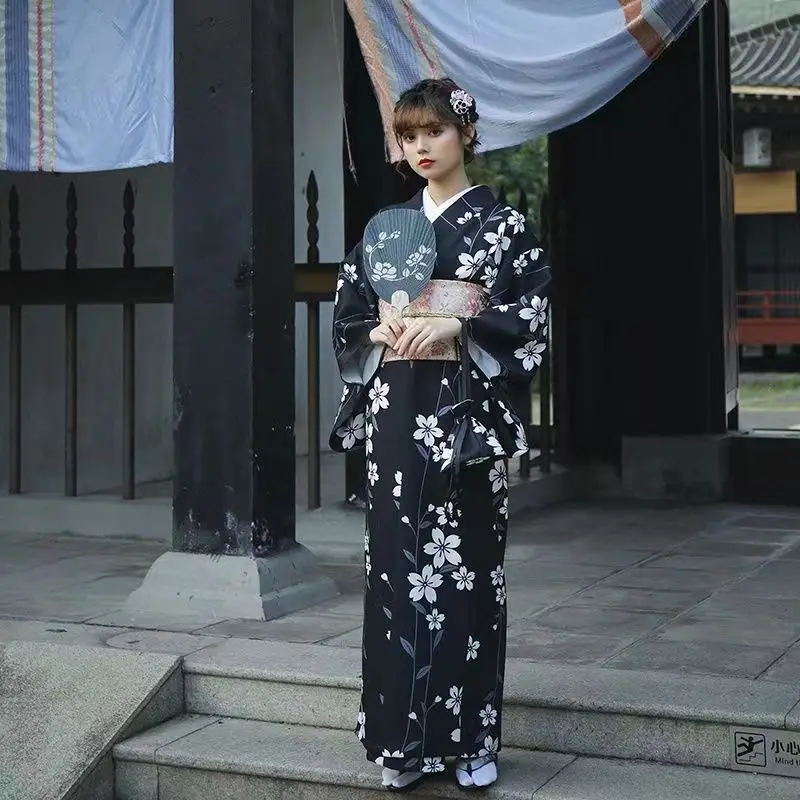 robe longue de style vintage pour femmes, kimono japonais traditionnel, noir, peignoir, vêtements de cosplay, robe de photographie, entrée de document, 2023 robe longue de style vintage pour femmes, kimono japonais traditionnel, noir, peignoir, vêtements de cosplay, robe de photographie, entrée de document, 2023