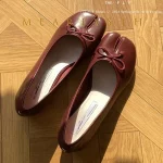 Tabi chaussures Ballet Falts ballerine en cuir chaussures pour femmes bout fendu chaussures plates Tabi sans lacet mocassins à fond souple avec nœud papillon Tabi chaussures Ballet Falts ballerine en cuir chaussures pour femmes bout fendu chaussures plates Tabi sans lacet mocassins à fond souple avec nœud papillon