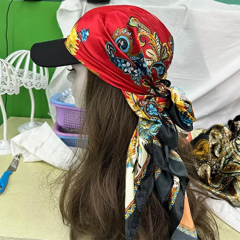 Chapeau foulard en soie satinée pour vacances, avec bord imprimé, chapeau de soleil et bandeau, écharpe carrée élégante 2 en 1 Chapeau foulard en soie satinée pour vacances, avec bord imprimé, chapeau de soleil et bandeau, écharpe carrée élégante 2 en 1