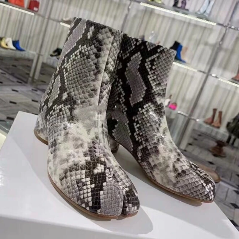 tabi bottes noires fendues pour femme, design de marque, chaussures de rinçage imprimées pour salle, escarpins épais à talons hauts pour femme, hiver tabi bottes noires fendues pour femme, design de marque, chaussures de rinçage imprimées pour salle, escarpins épais à talons hauts pour femme, hiver