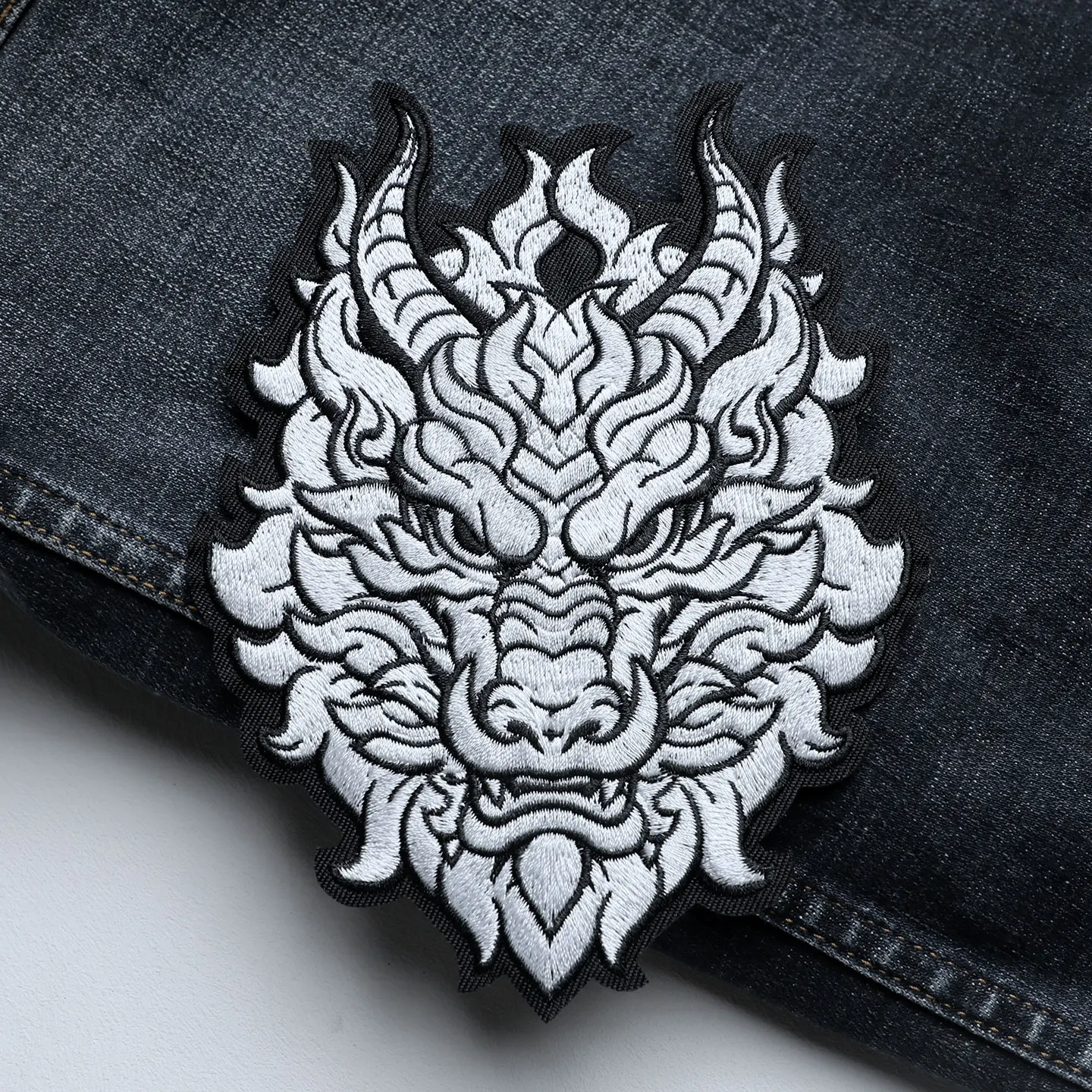 1 pièce grande tête de dragon patch broderie délicate mode vêtements applique bricolage vêtements décoration fer sur patchs pour vêtements 1 pièce grande tête de dragon patch broderie délicate mode vêtements applique bricolage vêtements décoration fer sur patchs pour vêtements