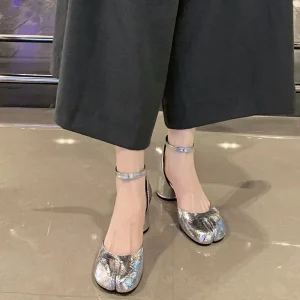 Mode Tabi Ninja chaussures femmes bout fendu peu profond talon épais sandales simple mi talon Mary Janes chaussures femmes pompes Mode Tabi Ninja chaussures femmes bout fendu peu profond talon épais sandales simple mi talon Mary Janes chaussures femmes pompes