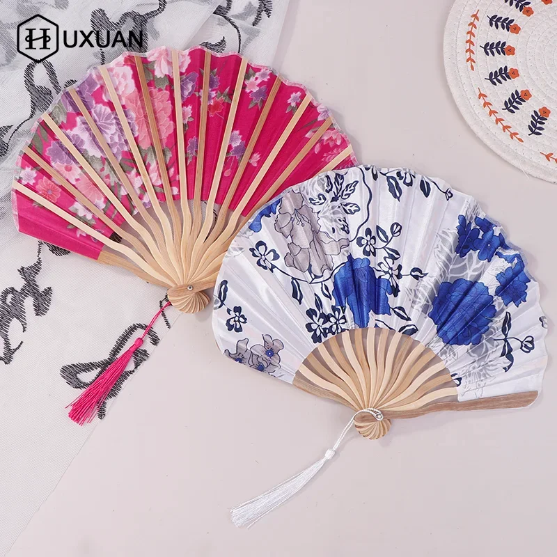 Éventail pliant en soie de style chinois japonais, éventail de mariage, cadeaux artistiques, éventail à main de danse, éventail de fleurs pliable en bambou vintage Éventail pliant en soie de style chinois japonais, éventail de mariage, cadeaux artistiques, éventail à main de danse, éventail de fleurs pliable en bambou vintage